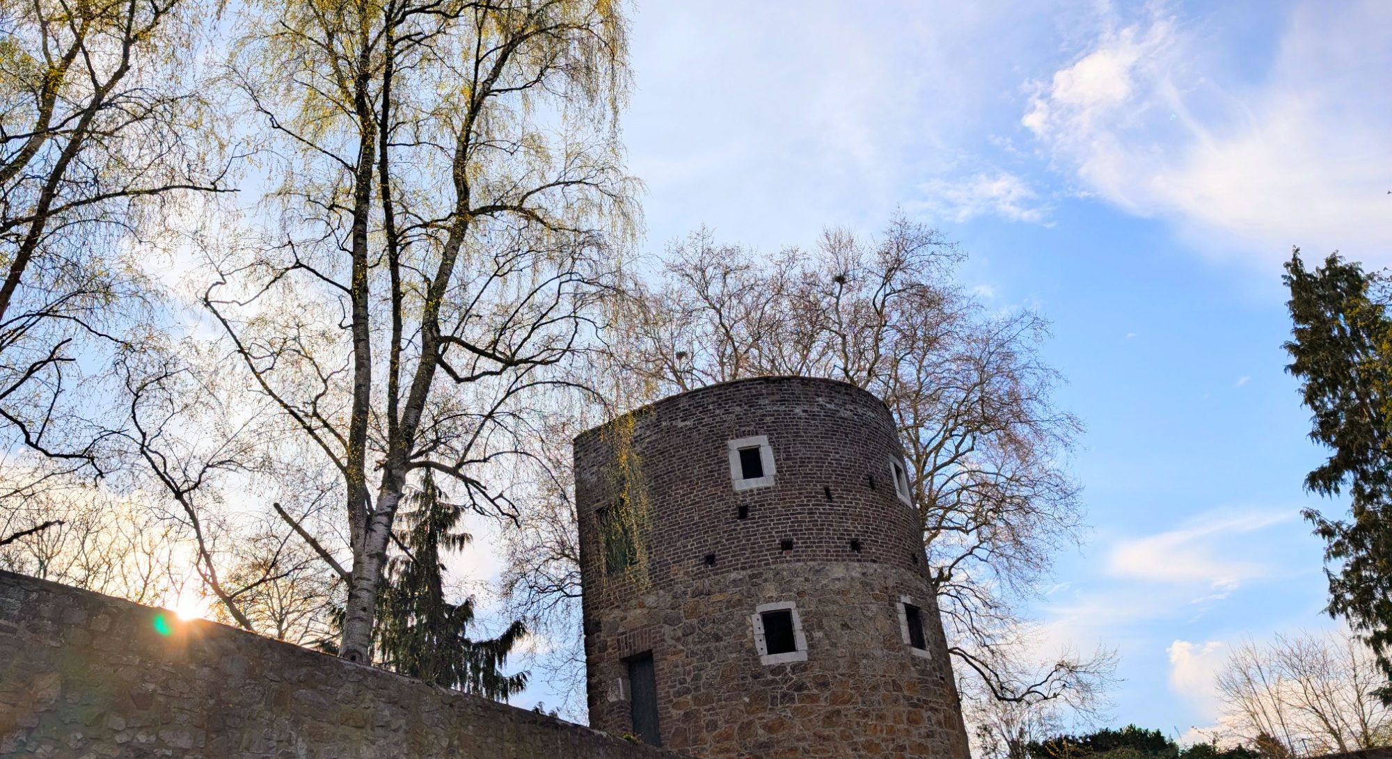 Foto_Burgweg Foto der alten Wasserburg in Eschweiler-Weisweiler